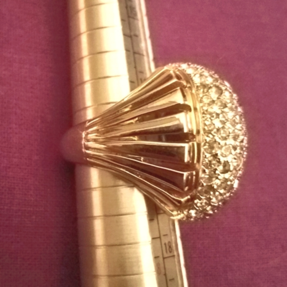 Vintage Deco Ring. 60 Sparkly Cubic Zirconias.